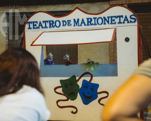 Campamento de siestas y marionetas