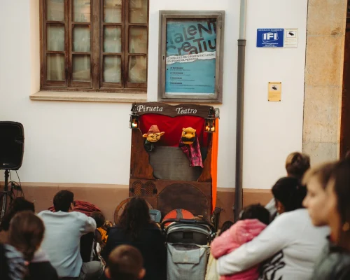 Campamento de siestas y marionetas