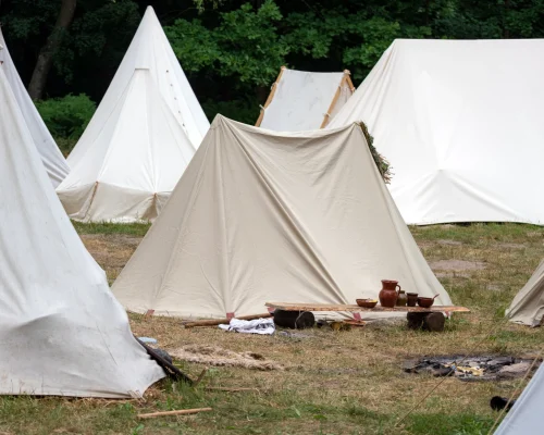 Campamento de siestas y marionetas