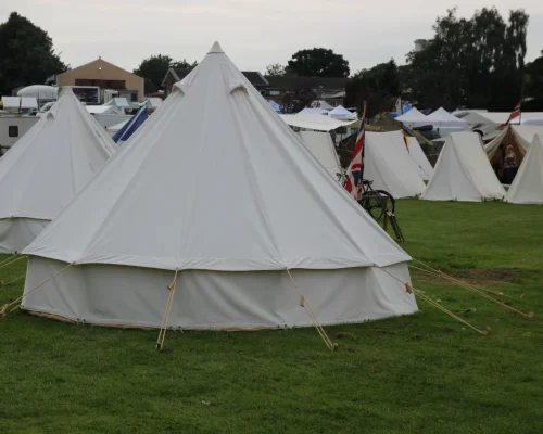 Campamento de siestas y marionetas